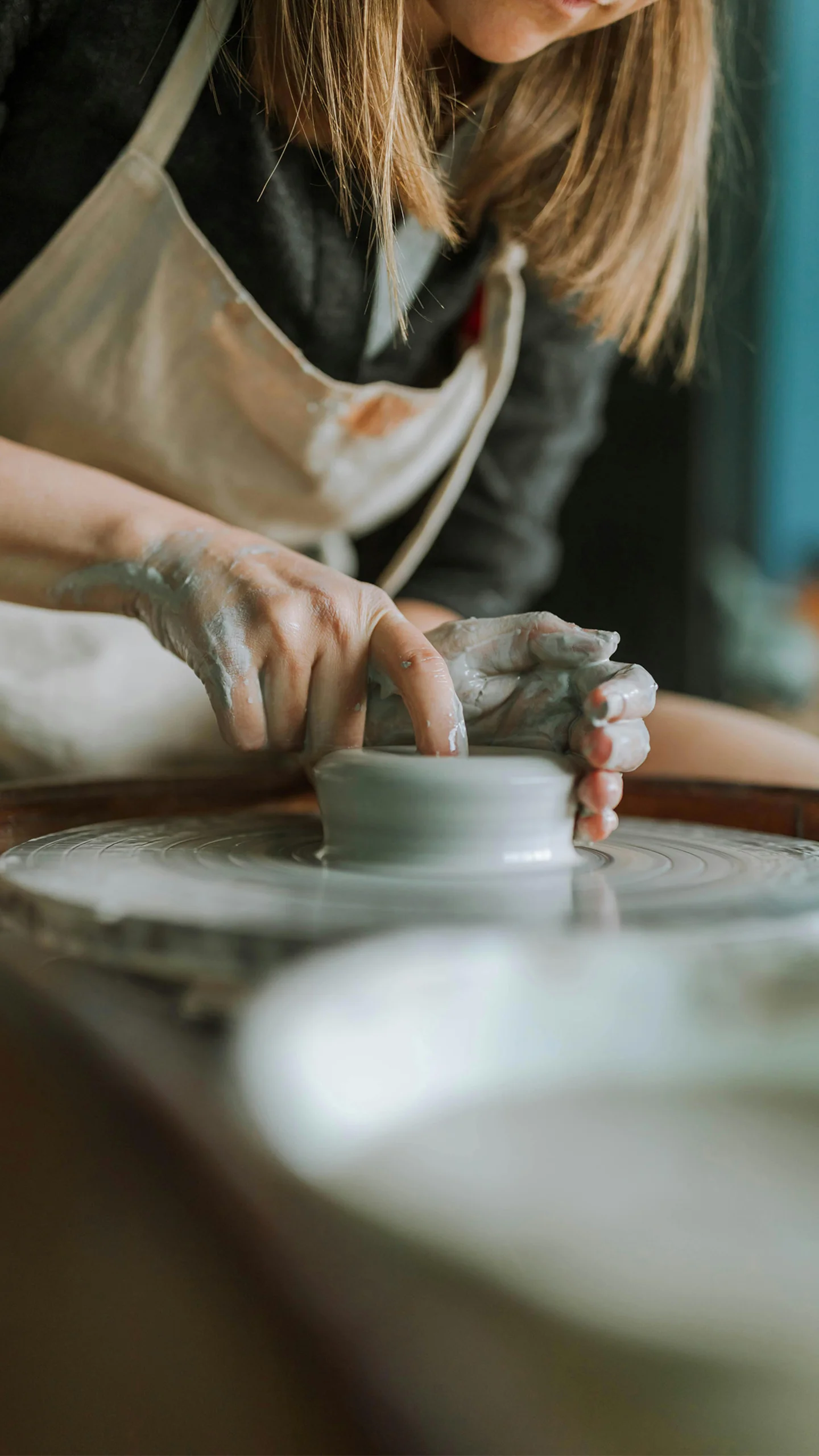 Creadores trabajando en su taller